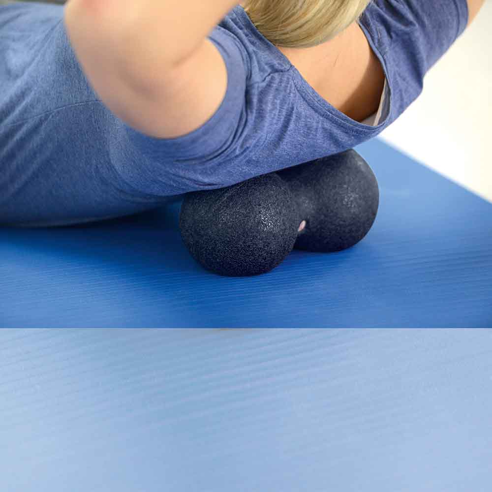 使用SISSEL大小雙球來放鬆肩頸腰背緊繃的筋膜、疏通後背膀胱經